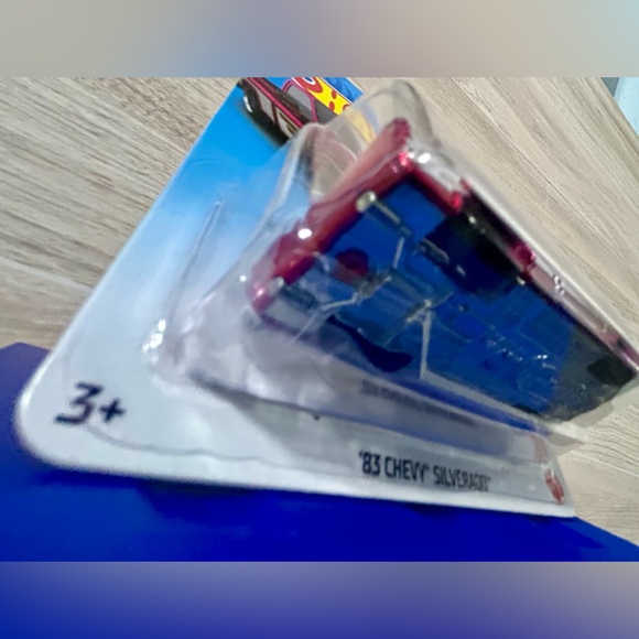 Hot Wheels 2021 Legends Tour ‘83 Chevy Silverado - Picture 8 of 12